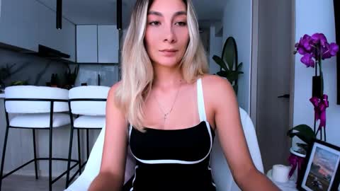 Snapshot of emyconneer chatting on March 2, 7:12 pm emyconneer online show from March 2, 7:12 pm