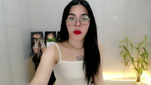enchantress_mia03 online show from July 3, 11:15 am
