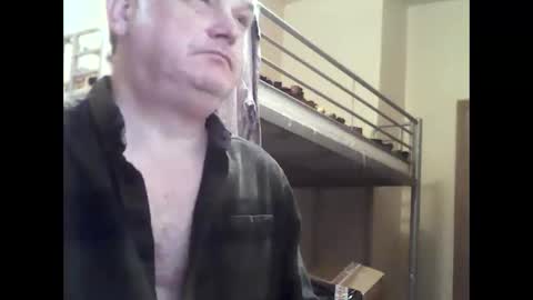 englishguysurrey online show from February 9, 6:50 am