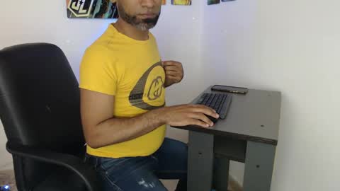 Snapshot of enriblack92 chatting on December 31, 6:27 am enriblack92 online show from December 31, 6:27 am