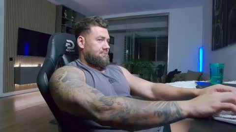 Erik online show from May 29, 9:02 pm
