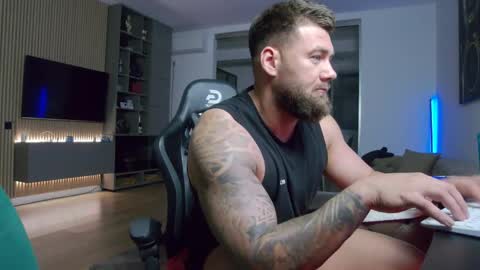 Erik online show from May 25, 10:16 pm