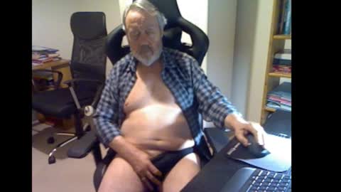 Snapshot of erasmus_d chatting on October 23, 5:47 pm erasmus_d online show from October 23, 5:47 pm
