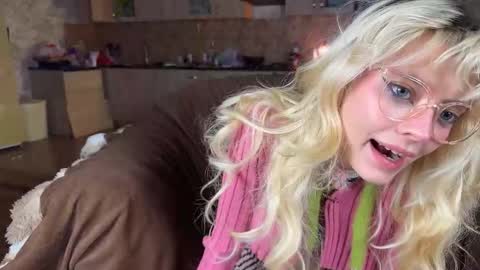 Alissa online show from November 28, 6:48 pm