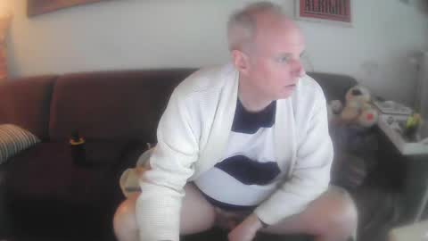 Snapshot of eric204 chatting on February 11, 10:47 am Eric online show from February 11, 10:47 am