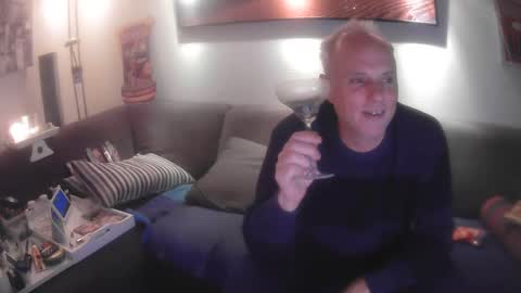 Snapshot of eric204 chatting on December 8, 6:50 pm Eric online show from December 8, 6:50 pm