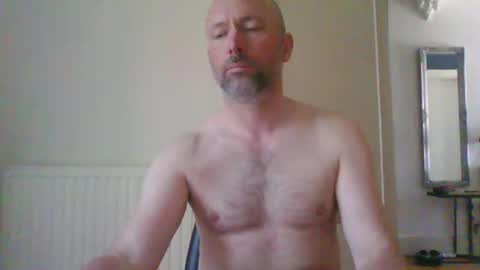 eric334418 online show from May 1, 10:31 am