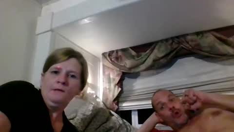Snapshot of ericas080625 chatting on October 25, 2:56 am EazyE  MattyDaddy online show from October 25, 2:56 am