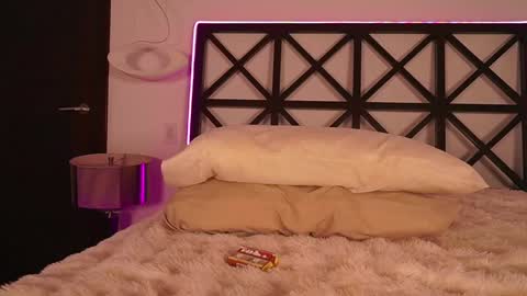 Venus Skye online show from November 22, 8:40 pm