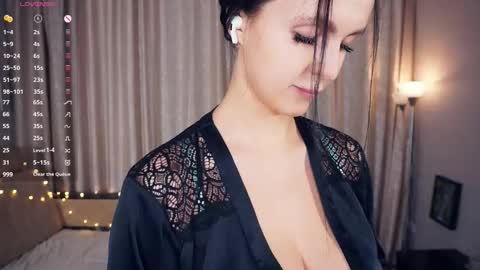 Erline and Monica online show from January 5, 7:28 pm