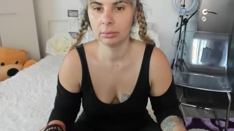 eroticsensualkitty4u online show from October 29, 8:05 am