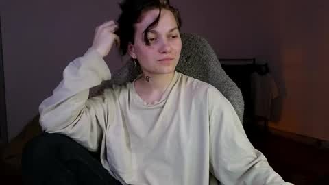 esajukyy online show from May 18, 3:29 pm