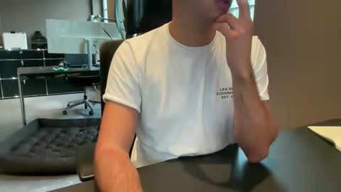 Snapshot of eskp chatting on October 7, 1:51 pm eskp online show from October 7, 1:51 pm