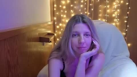 esma347866 online show from April 12, 10:36 pm