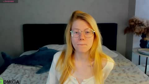 Esme Runn online show from May 20, 3:03 am