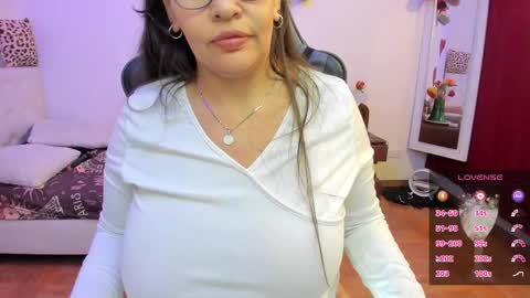 esme online show from March 12, 10:57 pm