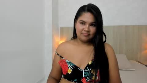 Esmeralda online show from December 14, 8:15 pm