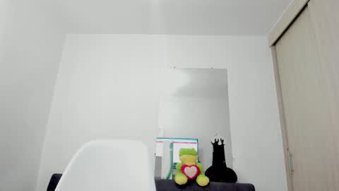 Esmeralda online show from March 6, 3:45 pm