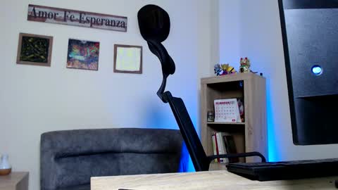 Esteban Fernandez online show from March 25, 3:02 am