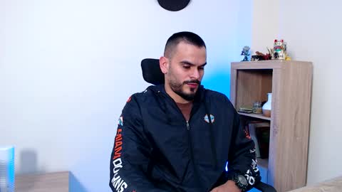 Esteban Fernandez online show from February 9, 6:39 am