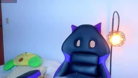 Esteban independent model online show from November 13, 8:44 pm