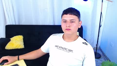 estebancum18 online show from May 30, 2:48 pm