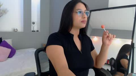 estefania_ramirez_henao online show from March 19, 7:30 pm