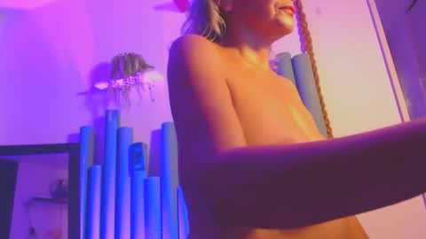 estelamaris online show from March 9, 4:38 am