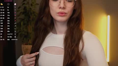 Snapshot of ester_hill chatting on September 16, 1:18 am Ester online show from September 16, 1:18 am
