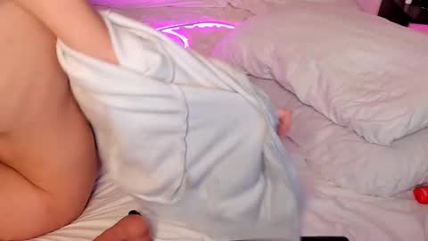 Ester online show from March 3, 6:03 pm