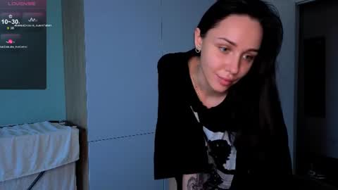 Ester online show from June 16, 6:01 pm