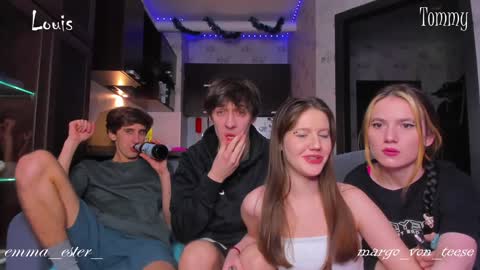 Snapshot of esthetics_boys chatting on January 28, 7:42 pm LOUIS online show from January 28, 7:42 pm