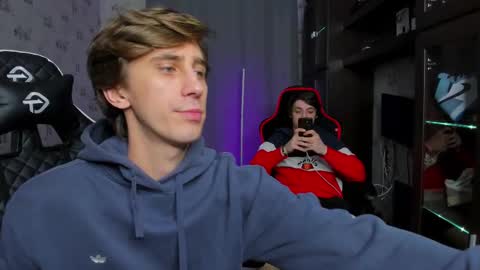 Snapshot of esthetics_boys chatting on March 3, 3:52 am LOUIS online show from March 3, 3:52 am