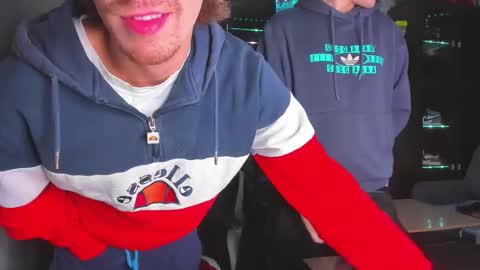 Snapshot of esthetics_boys chatting on November 1, 7:13 pm LOUIS online show from November 1, 7:13 pm