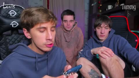 Snapshot of esthetics_boys chatting on January 5, 12:09 am LOUIS online show from January 5, 12:09 am