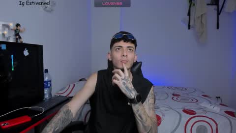 estivenvel online show from March 21, 5:06 pm