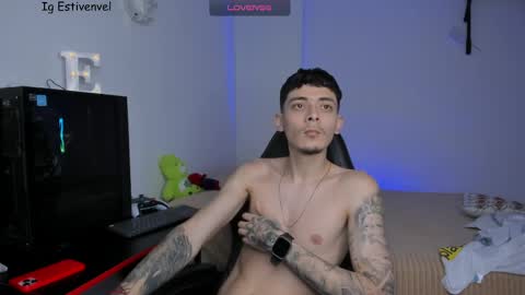 estivenvel online show from April 8, 4:54 pm