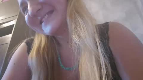 Snapshot of estrellawalters chatting on October 26, 1:23 pm estrellawalters online show from October 26, 1:23 pm