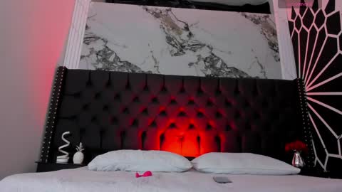 ethaancox online show from April 7, 9:50 pm