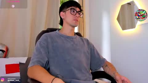 etham_wolf1 online show from June 17, 6:13 pm