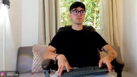 etham_wolf1 online show from April 25, 3:31 pm