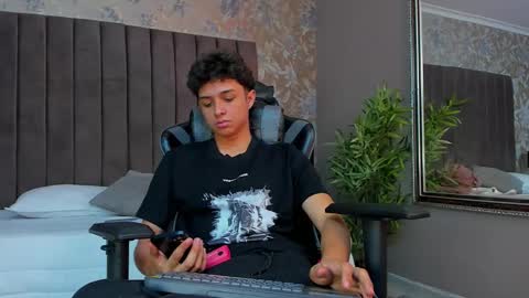 ethanlowell online show from November 4, 10:55 pm