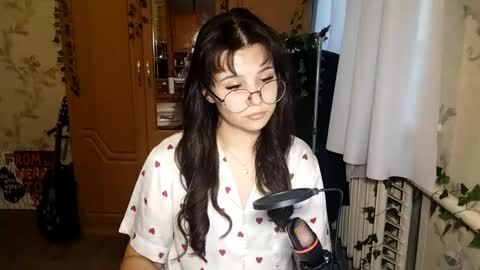 Lily 1st day online show from May 30, 3:32 pm