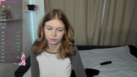 Veronica Tiia Lilith left to right online show from June 26, 12:38 am