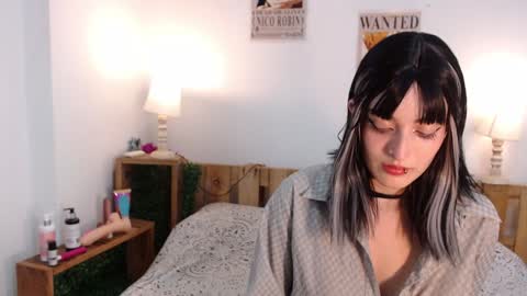 E V A online show from December 7, 1:52 am