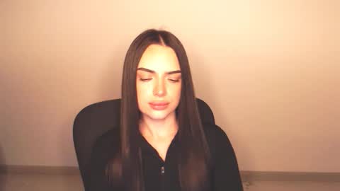 Snapshot of eva_rossee_ chatting on October 20, 6:57 pm Eva online show from October 20, 6:57 pm