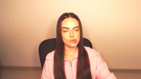 Snapshot of eva_rossee_ chatting on October 8, 4:24 pm Eva online show from October 8, 4:24 pm