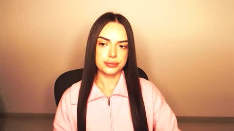 Snapshot of eva_rossee_ chatting on October 18, 6:45 pm Eva online show from October 18, 6:45 pm
