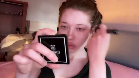 eva varnerr online show from May 7, 5:08 pm