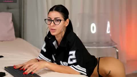 Eva  online show from November 24, 7:07 am